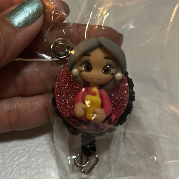 DISNEY - Encanto Abuela Badge Reel - Handmade - Picture 3 of 3